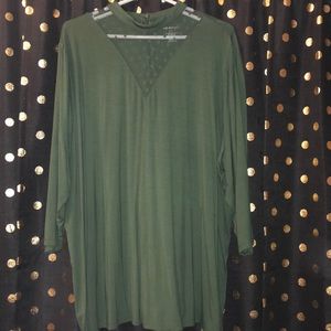 Dark green 3/4 sleeve top with lace dot accent